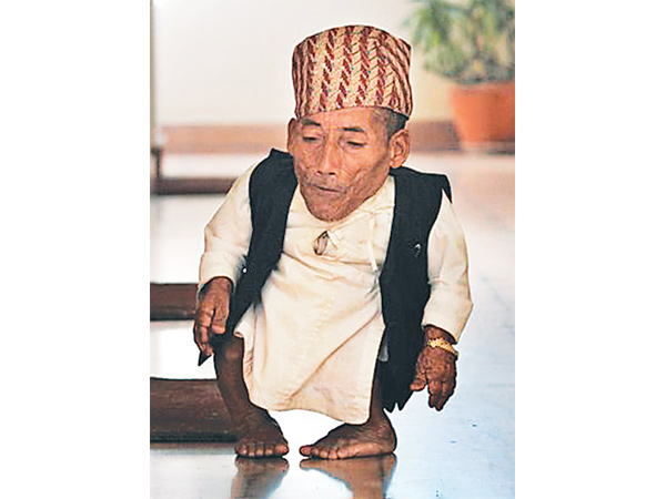 Shortest man’s body awaits repatriation