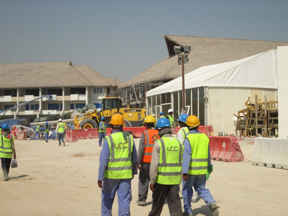 qatar-sets-temporary-minimum-wage-at-750-riyals