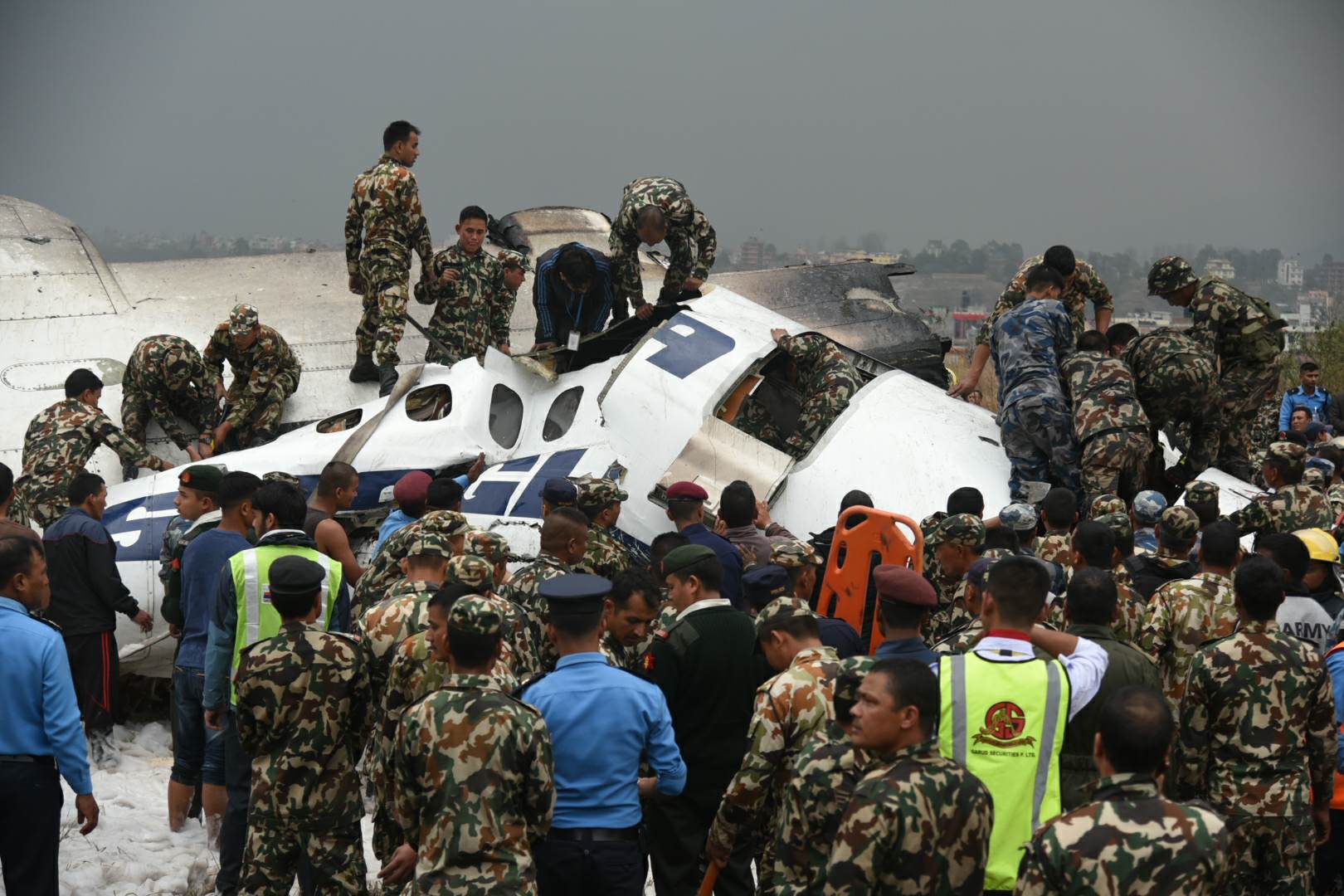 Авиакатастрофа в сша. Катманду аэропорт авиакатастрофы. Катастрофа в Катманду рейс 211. Катастрофа DHC-8 В Непале.