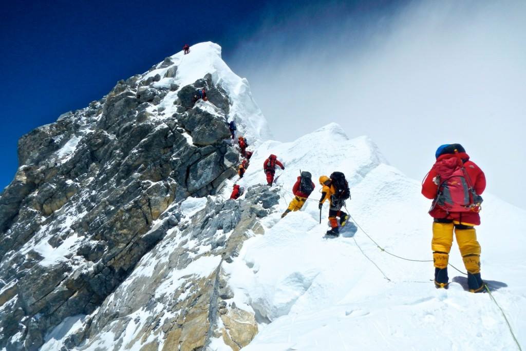 Everest season kicks off with summit success
