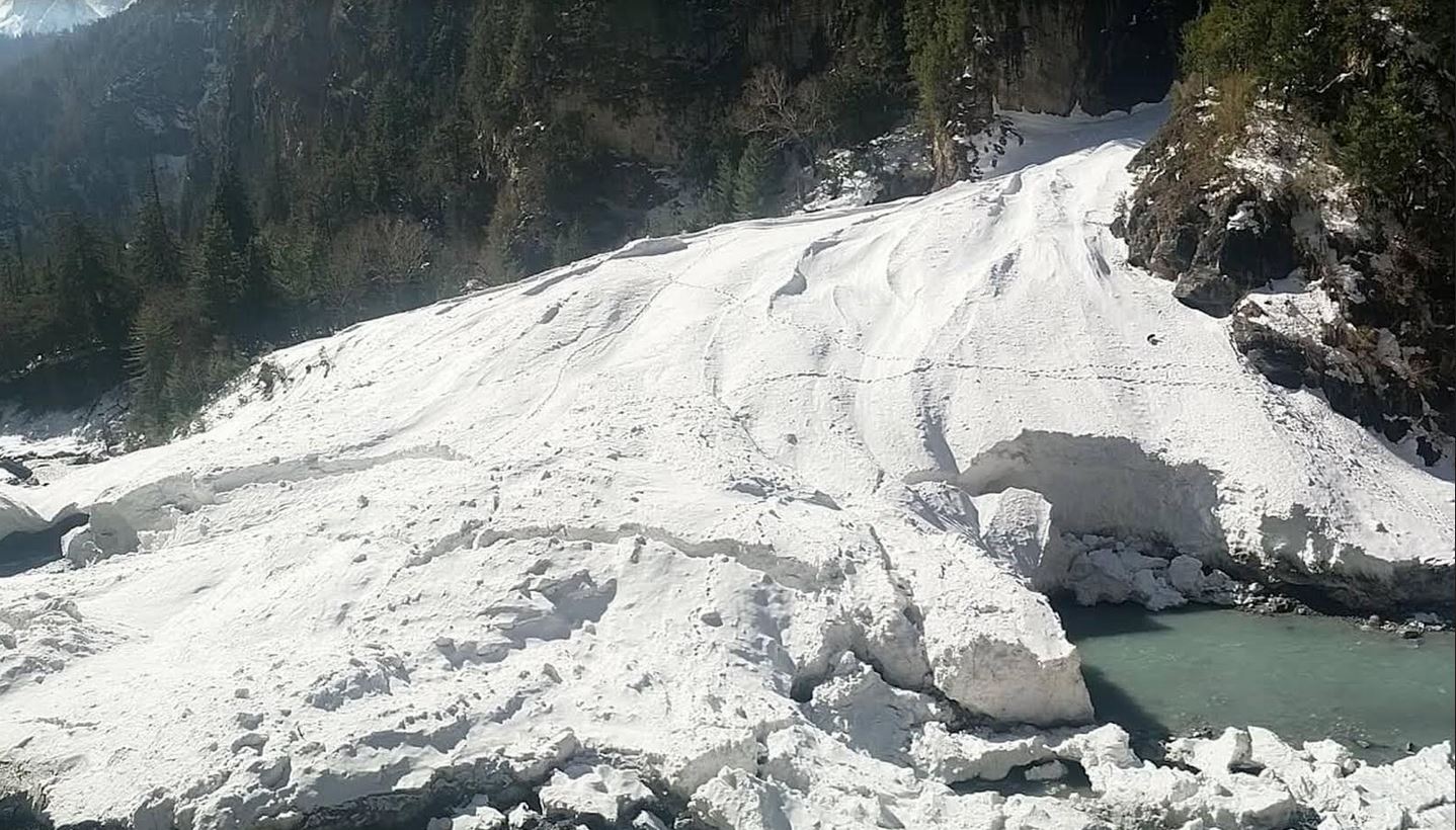 Trekking guide dies, Dutch national goes missing along Annapurna Circuit route