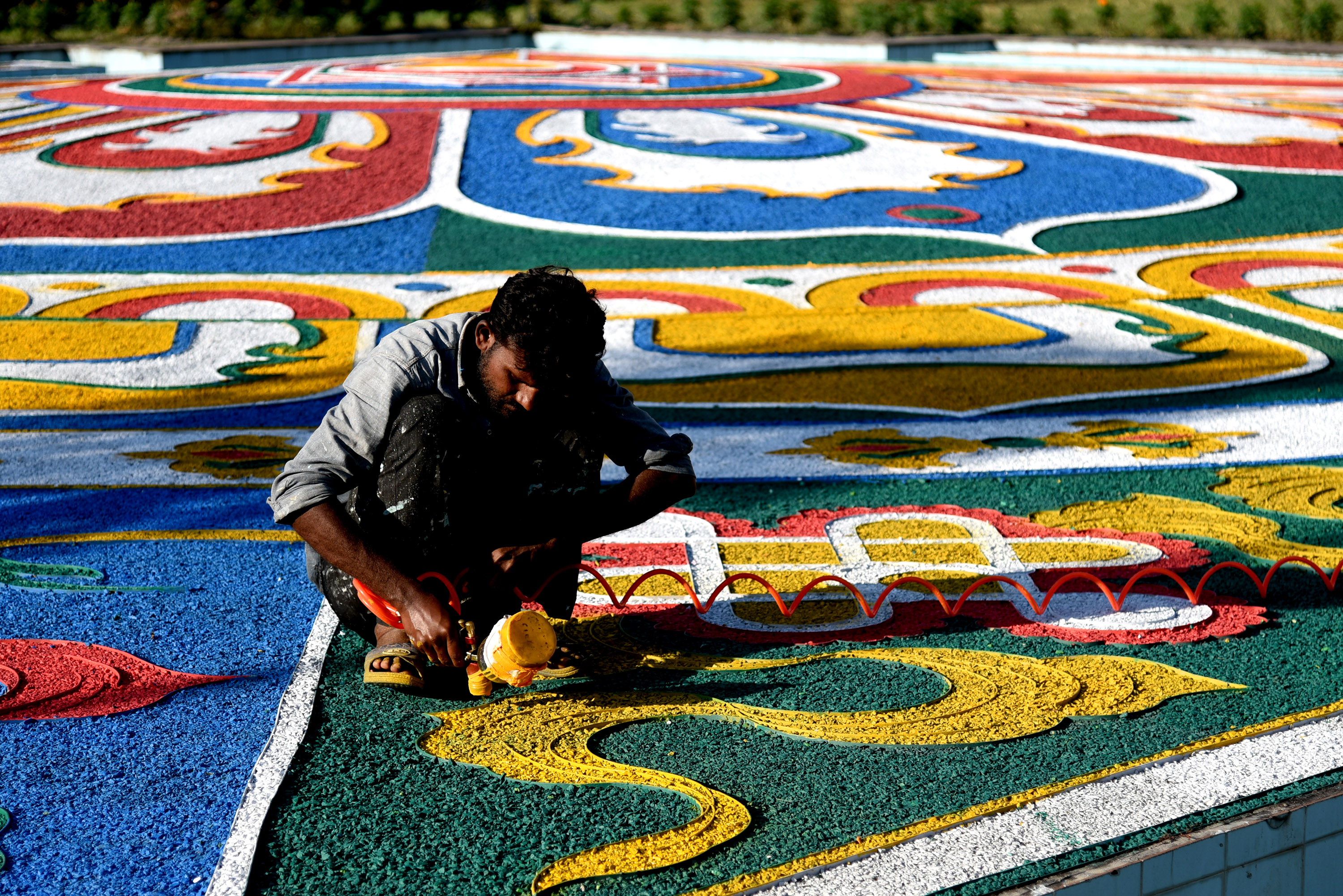 These photos show the ongoing preparations for Chinese President Xi ...