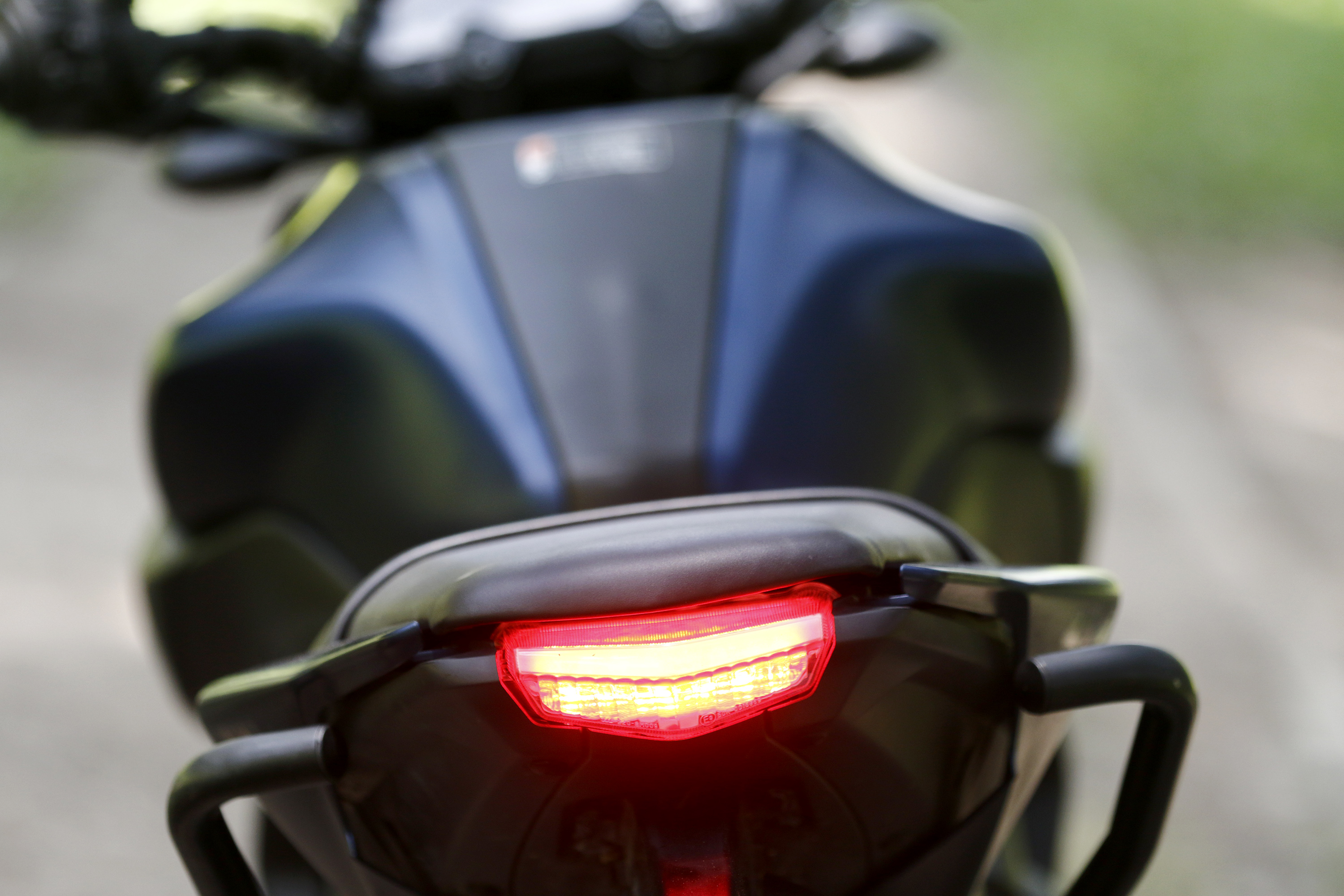 yamaha mt 15 headlight visor price