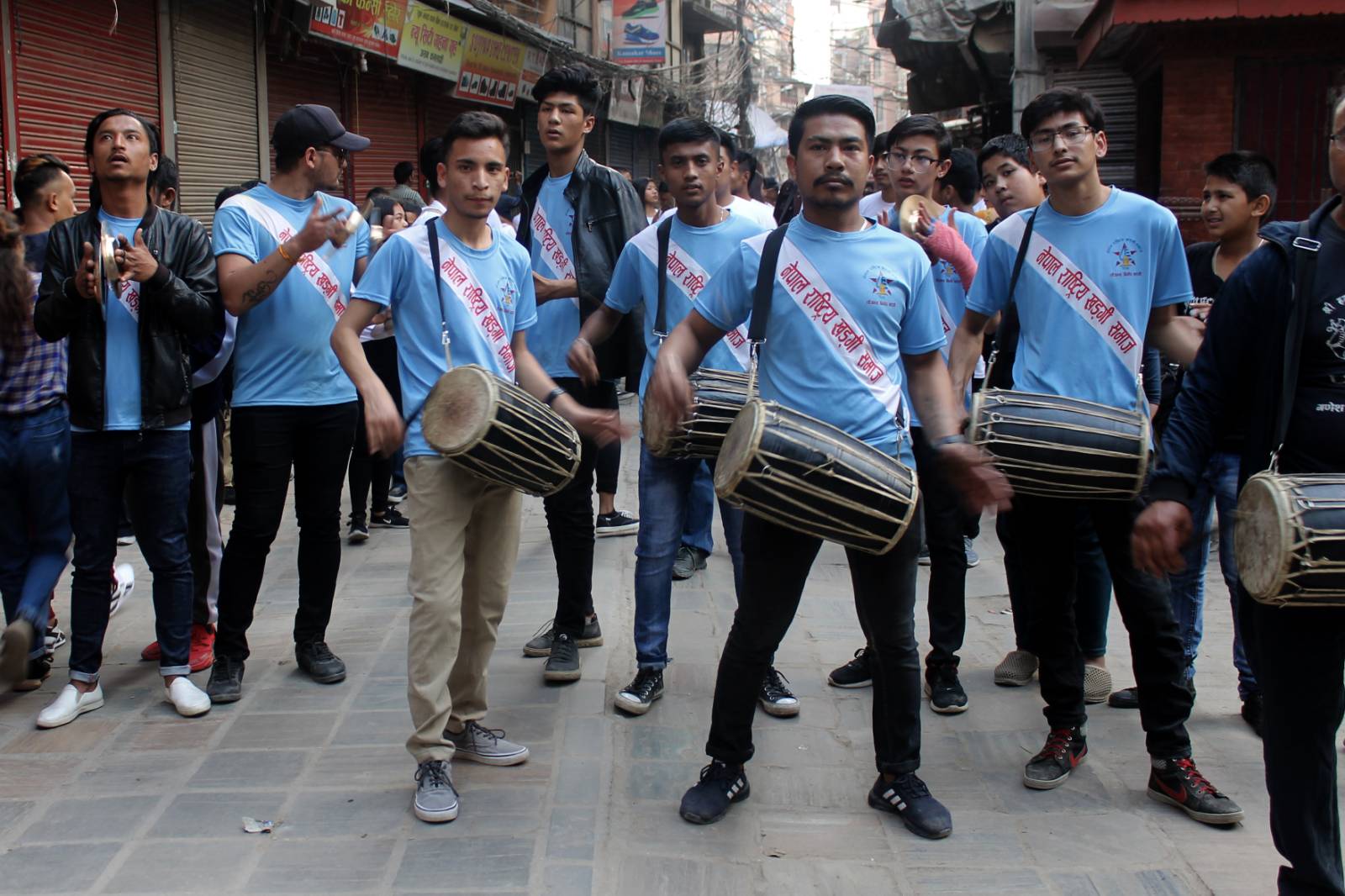 The slow fading of the nayakhin baja