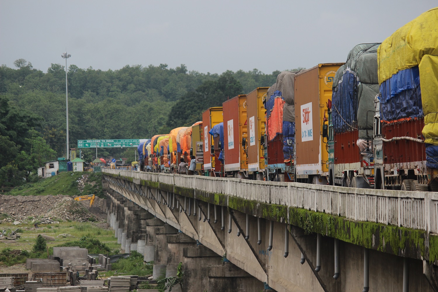 india-continues-to-halt-the-movement-of-nepali-cargo-trucks-at