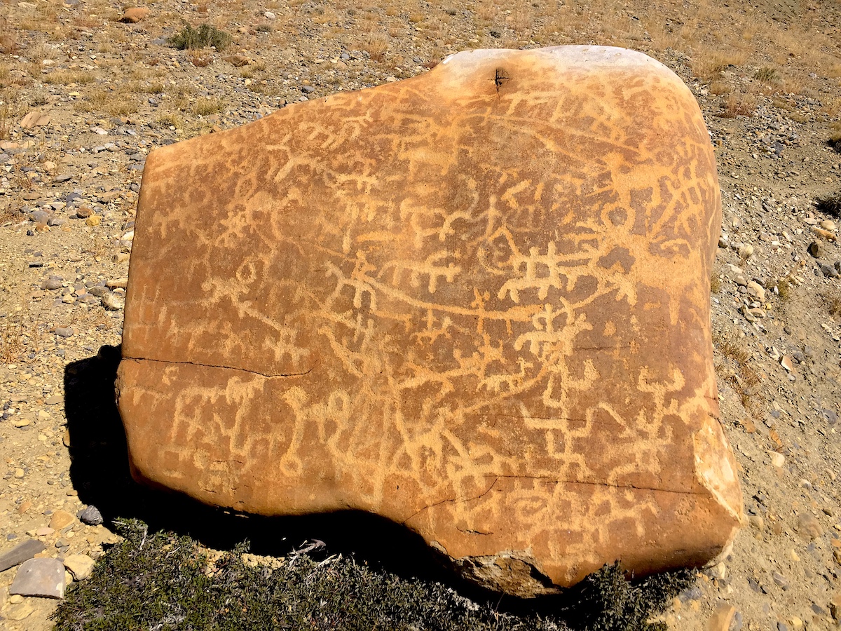 Prehistoric Rock Carvings In Mustang   Shar Ri Petroglyphs 