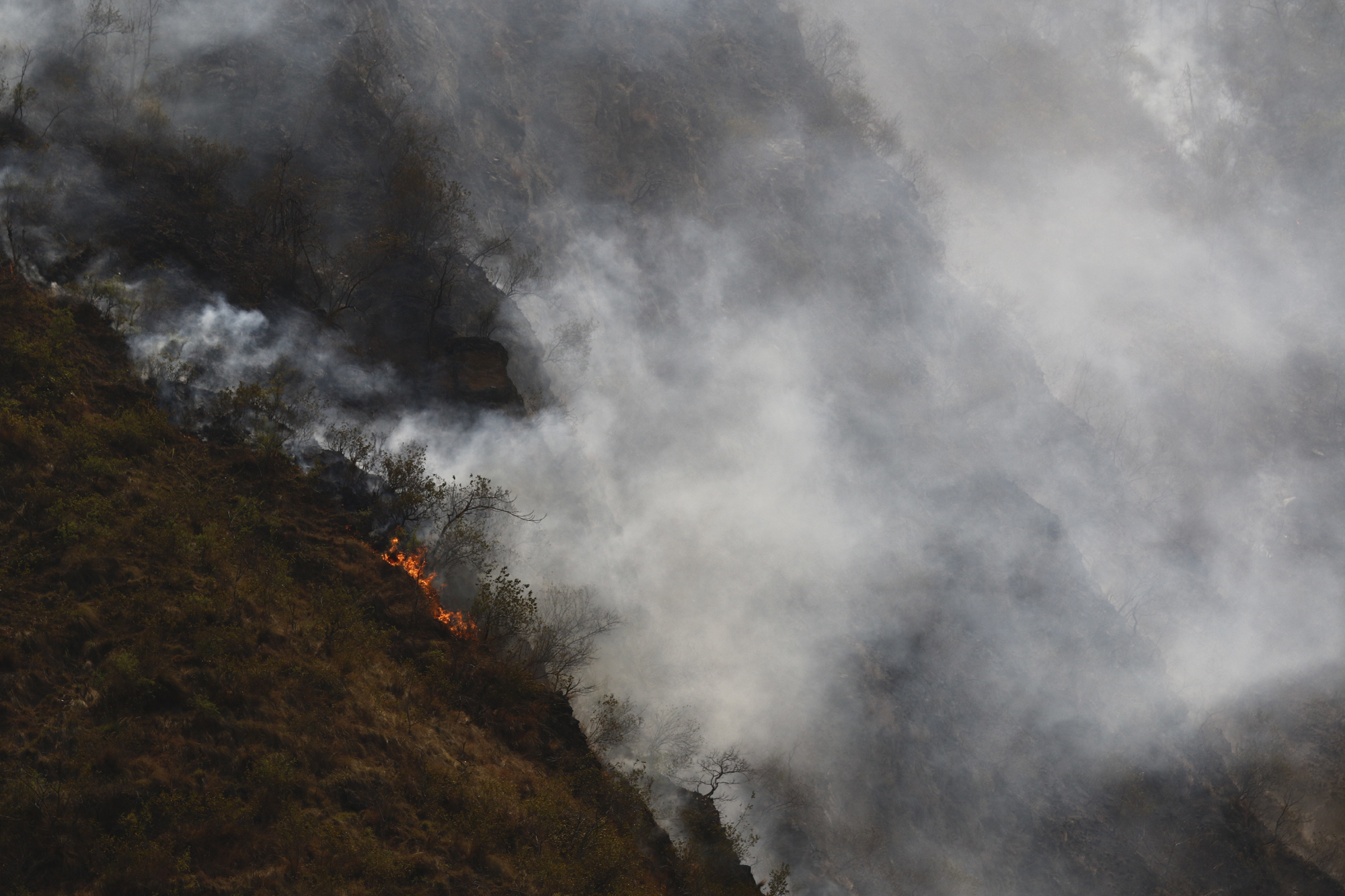 Wildfire rages in Sindhuli threatening nearby settlements