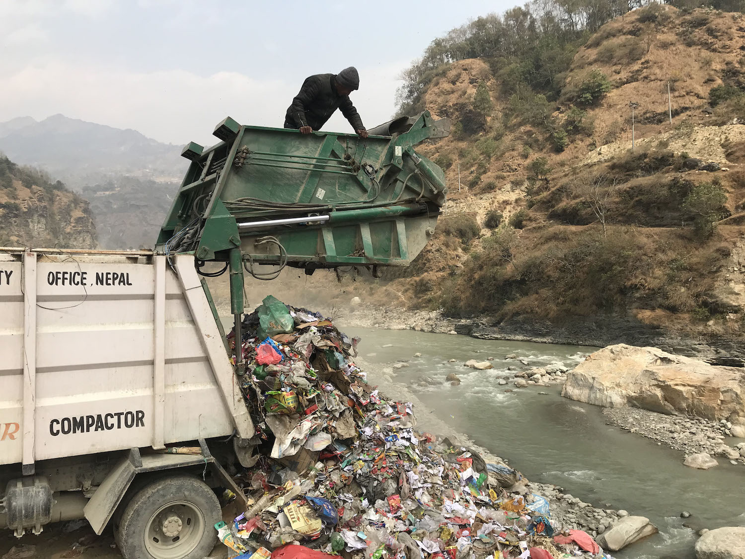 Garbage From Beni Pollutes Kaligandaki River garbage-from-beni-pollutes-kaligandaki-river