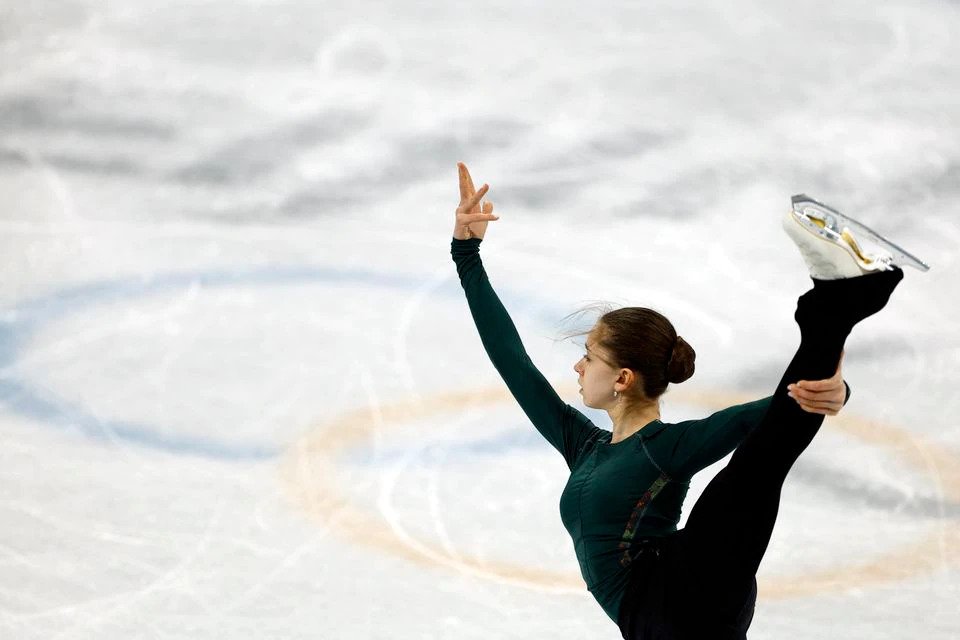 does alexandra trusova/ all figure skaters wear tights : r/FigureSkating