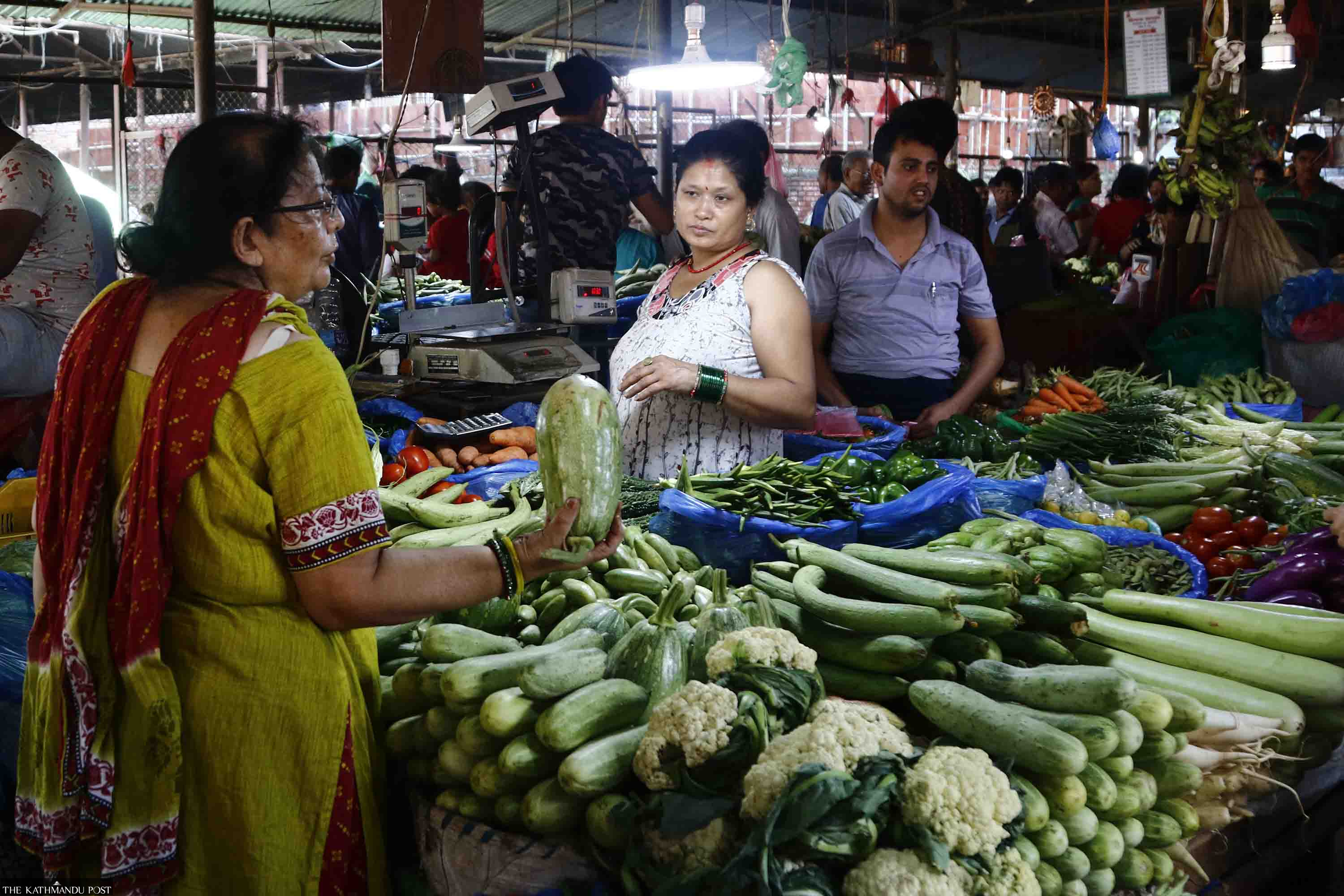 Chilli became more spicy in the fresh prices, lemon also became more sour but potato and onion saved the vegetable prices, know the latest market prices here today.