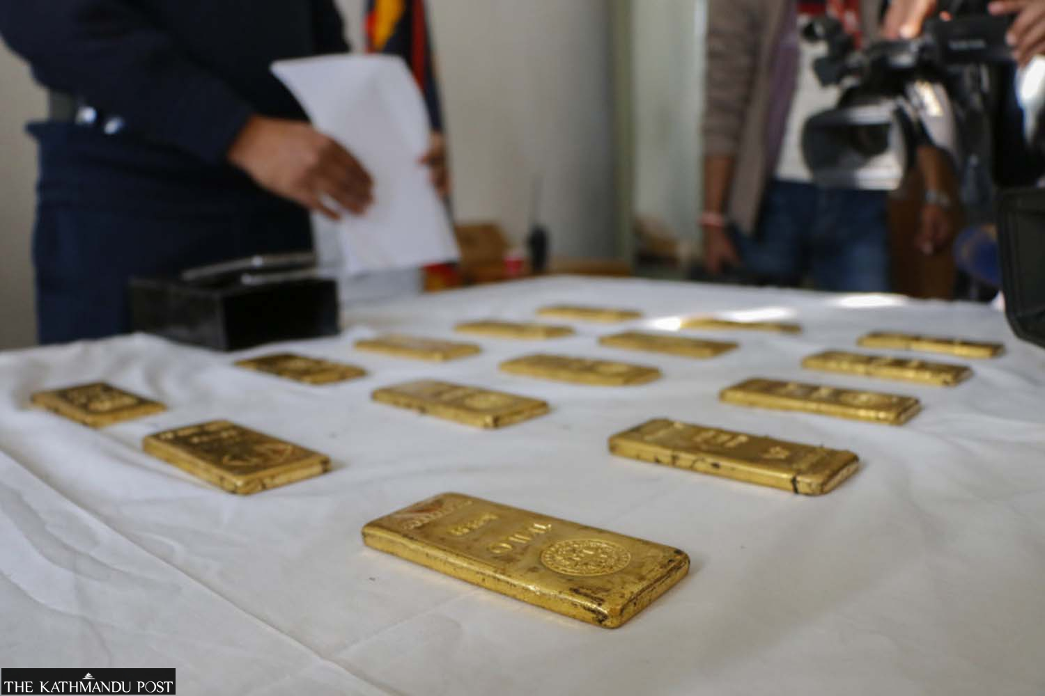 Five held with 7 kg of gold in a week
