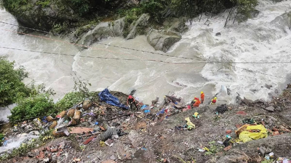 16 Nepalis feared buried after landslide in India