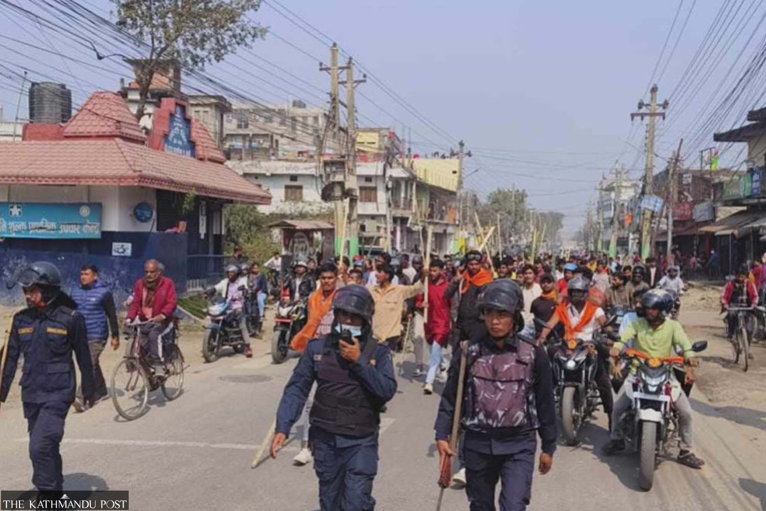 La administración del distrito impone un toque de queda en Birgunj después de una protesta por el choque por inmersión de los ídolos de Rautahat