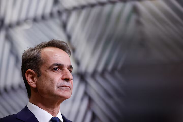 Greece presents strategy to combat youth internet addiction