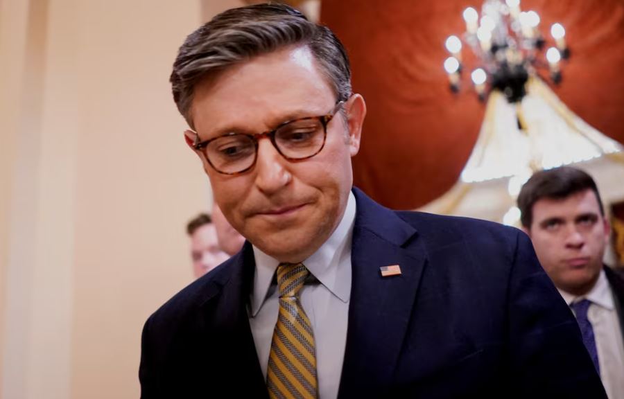 US House approves bill to avert midnight shutdown, sends to Senate