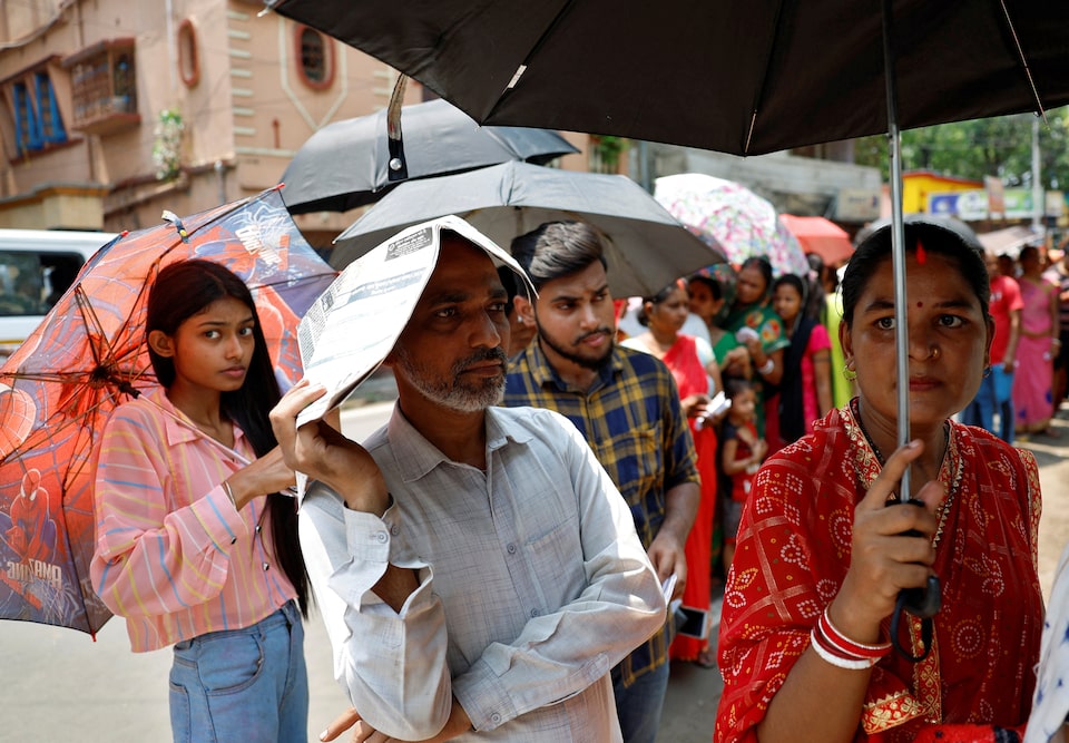 Indians vote early in fifth phase of polls to avoid blistering heat - Vimarsana News