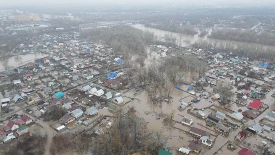 Russia, Kazakhstan evacuate over 100,000 people amid worst flooding in ...