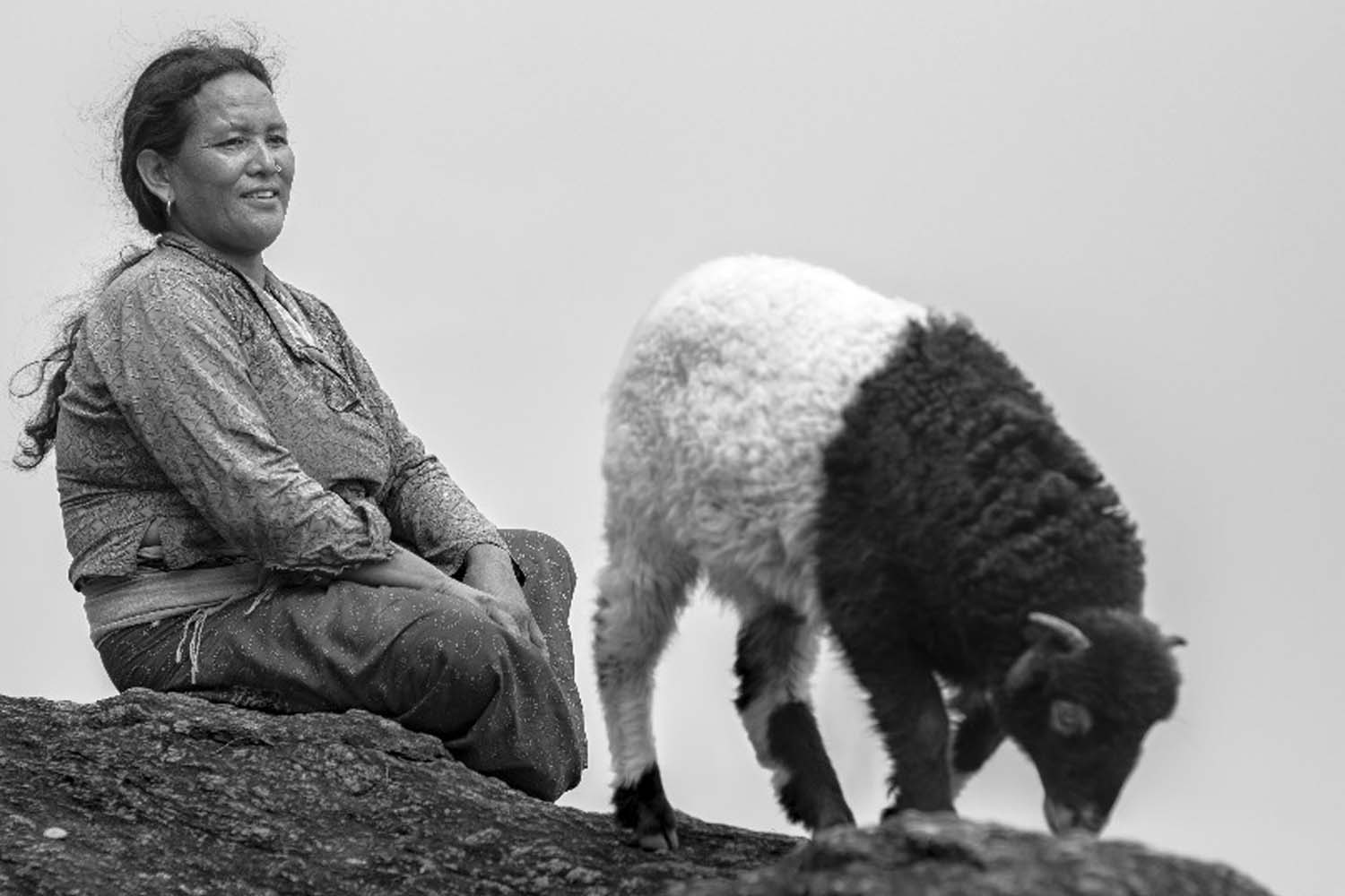 Beyond colours: Expressions in monochrome