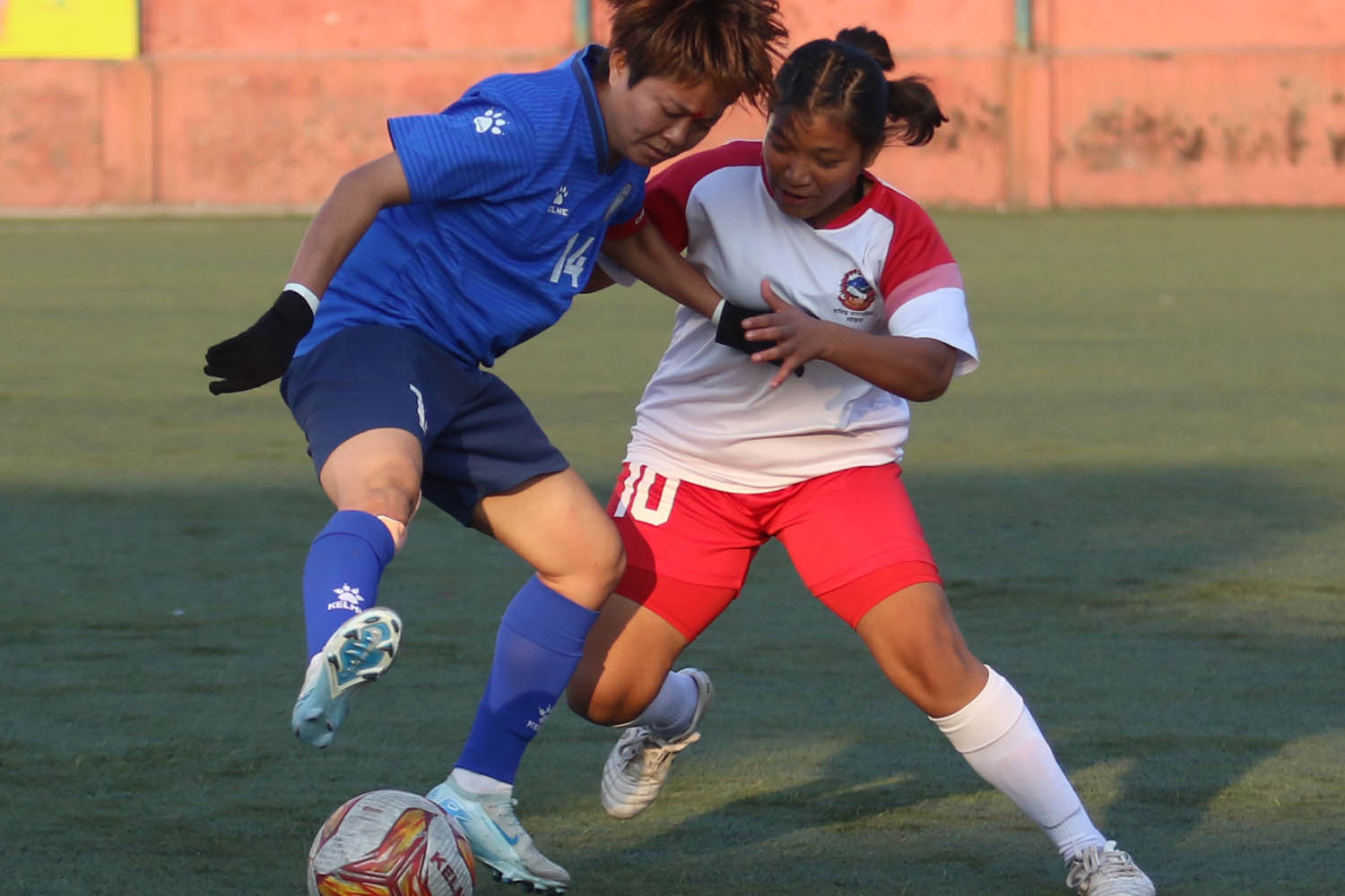 Police crush Waling to stay in top-two contention