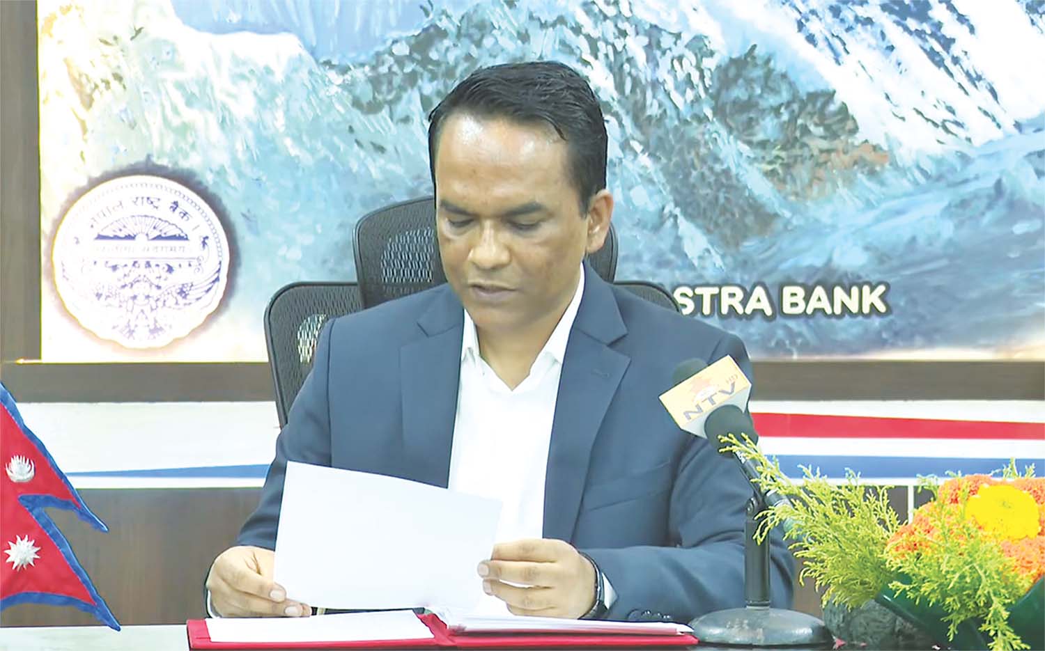 Central bank cuts interest rates to boost credit, investment