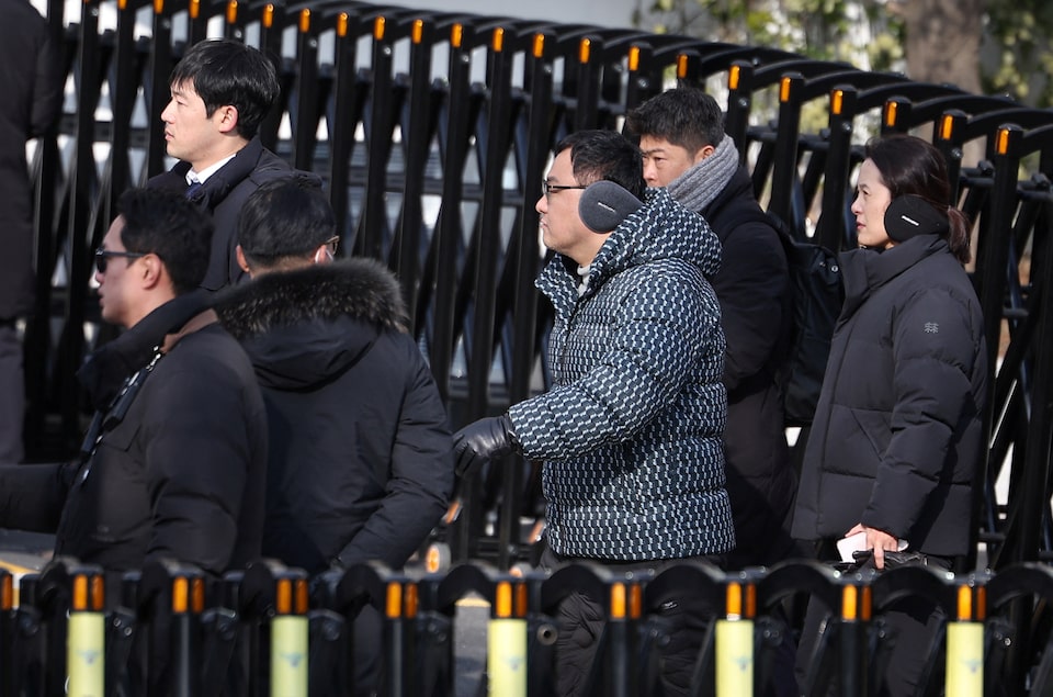 South Korean authorities fail to arrest impeached President Yoon due to security stand-off