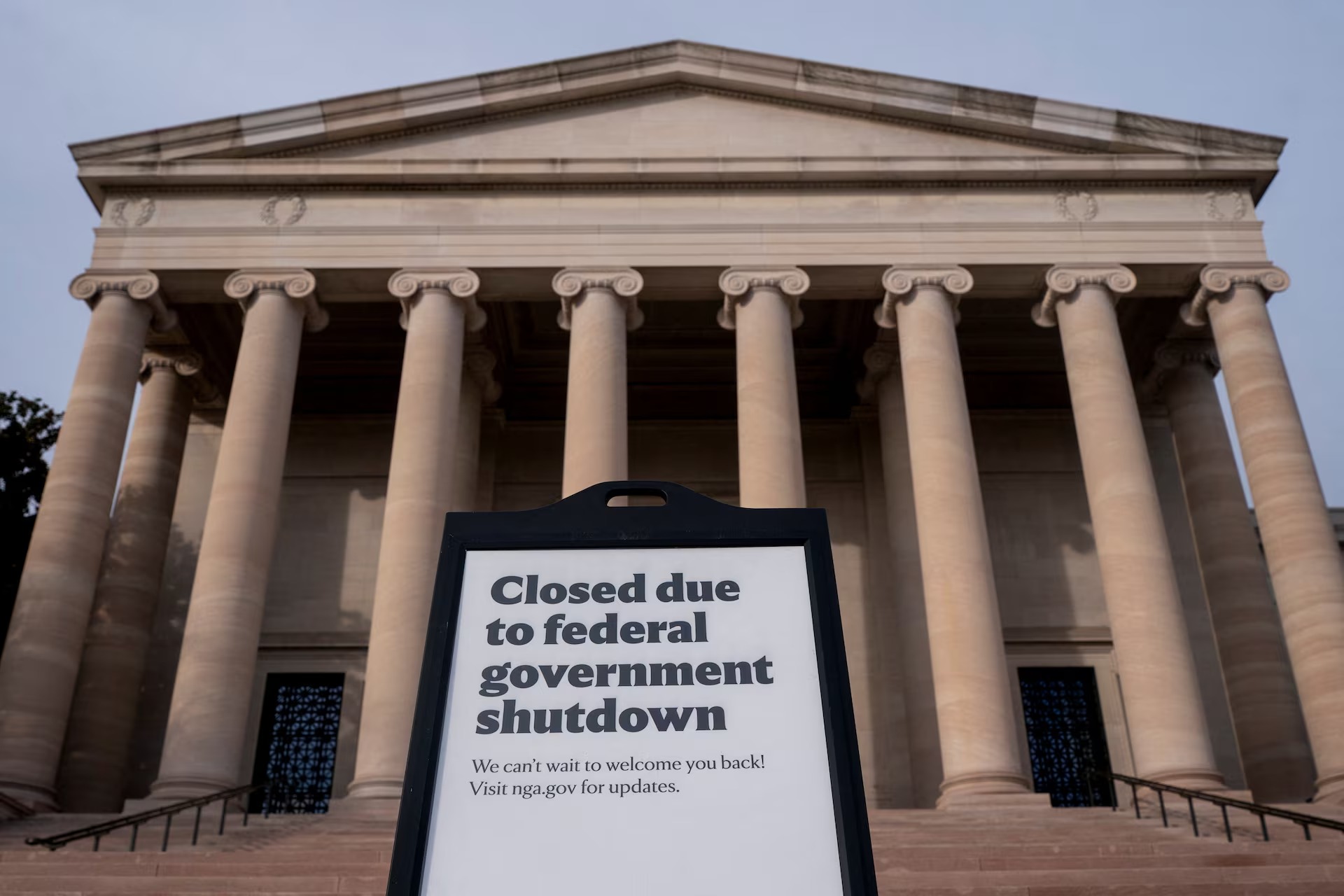 US Senate advances bill to end federal shutdown