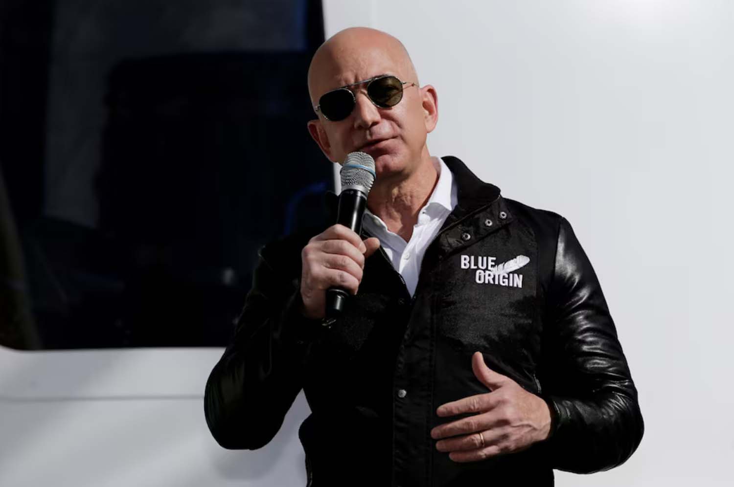 Bezos sees no threat from Musk-Trump ties in space race