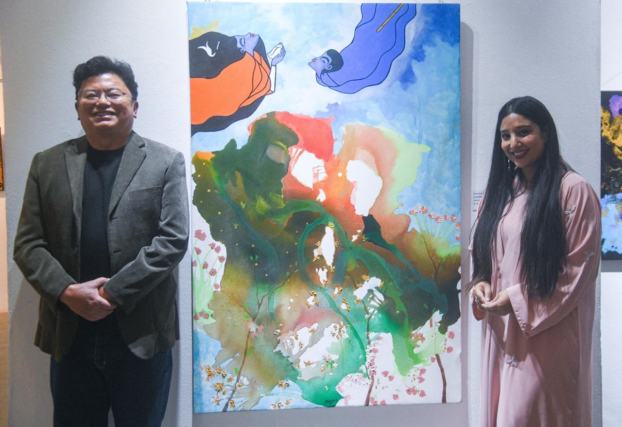 ‘In-Between Two Worlds’ merges abstraction and figurative paintings