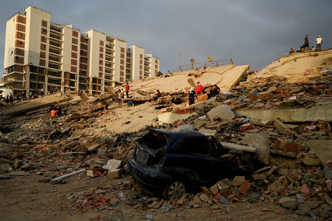 Death toll in Venezuela quake tops 1,400 as rescue efforts intensify