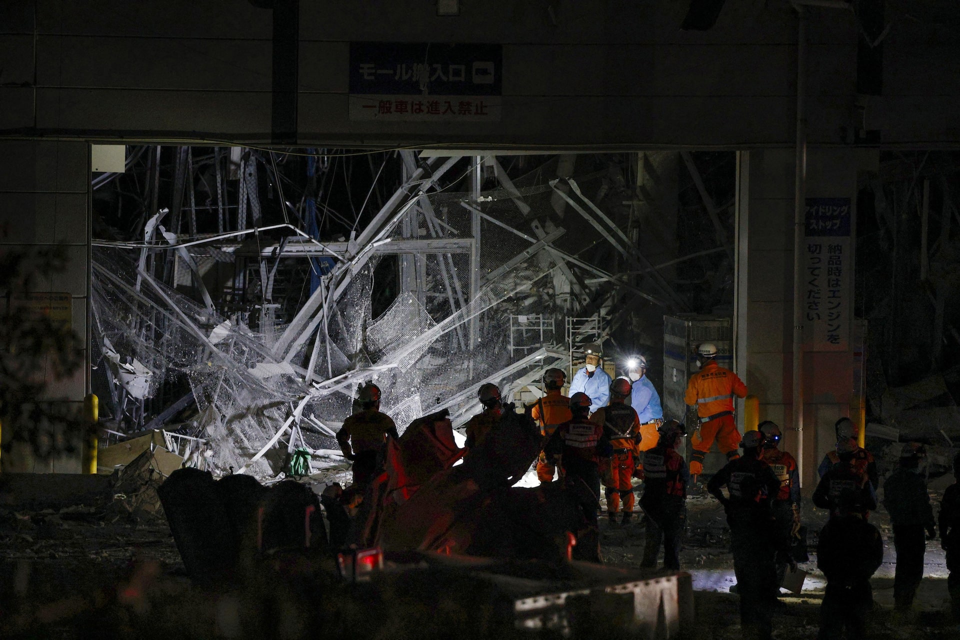 Japan quake toll rises to 13 as rescuers haul people from collapsed mall