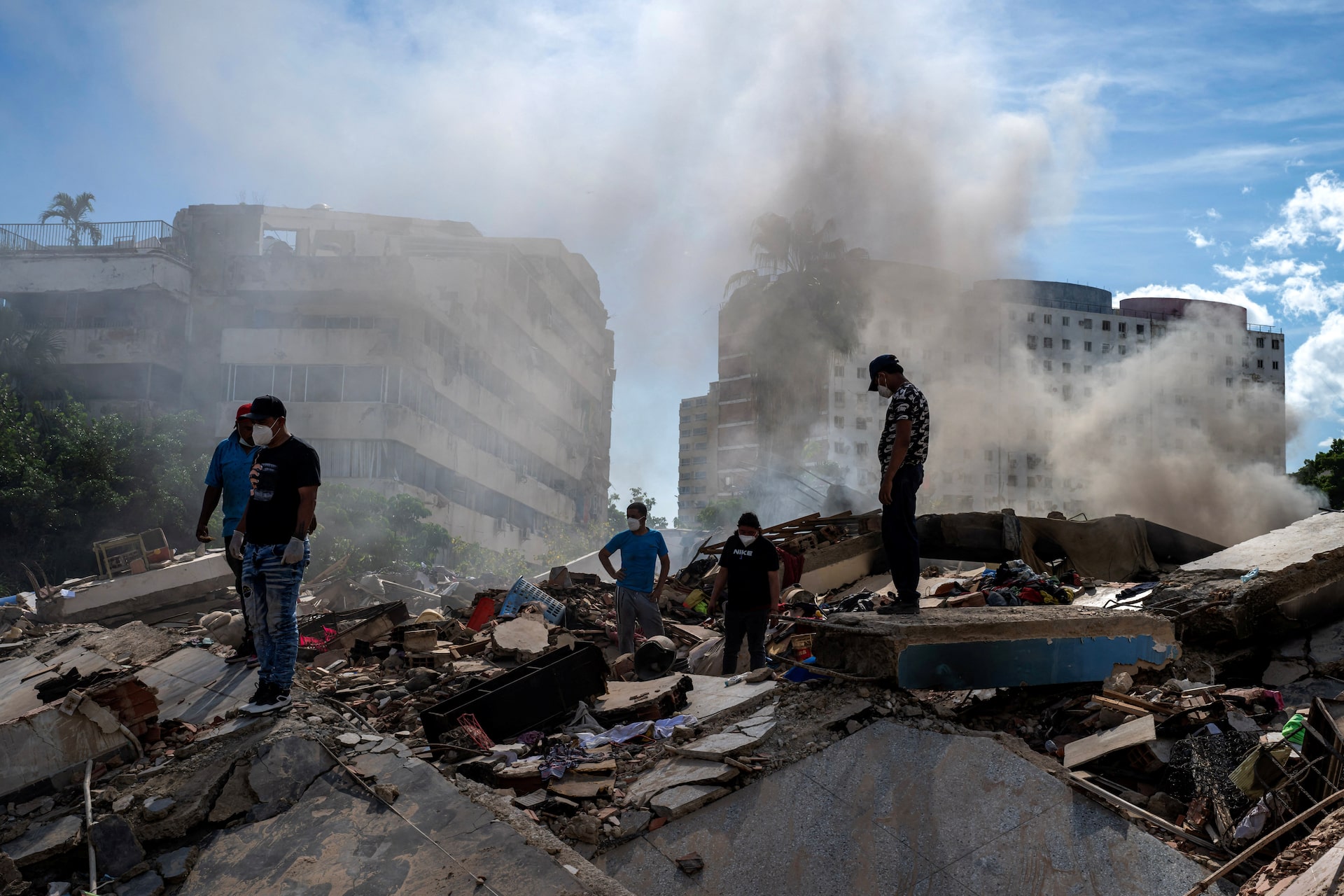 Venezuela quake death toll nears 1,500 as rescue work goes on